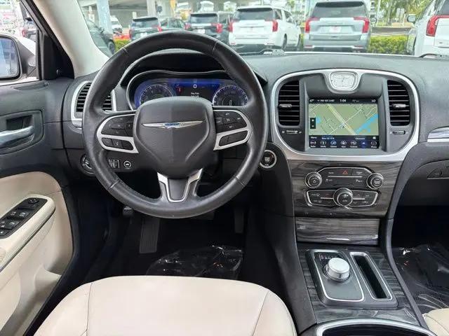 2019 Chrysler 300 Touring L