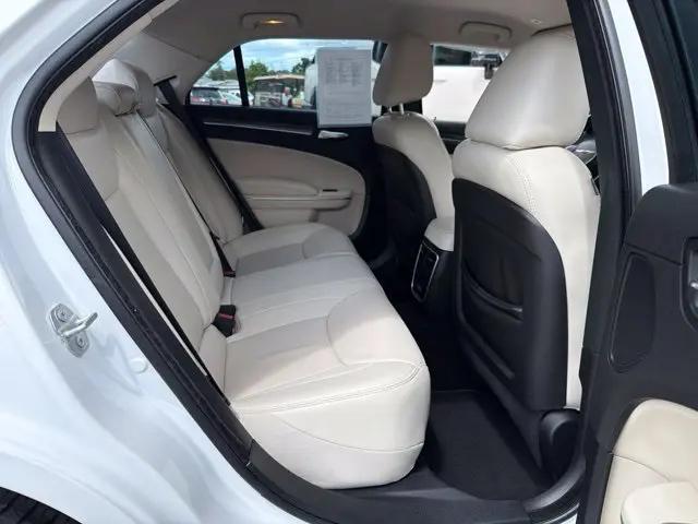 2019 Chrysler 300 Touring L