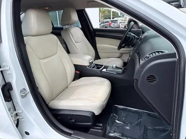 2019 Chrysler 300 Touring L
