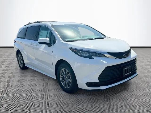 2026 Toyota Sienna LE for sale in Selma, CA