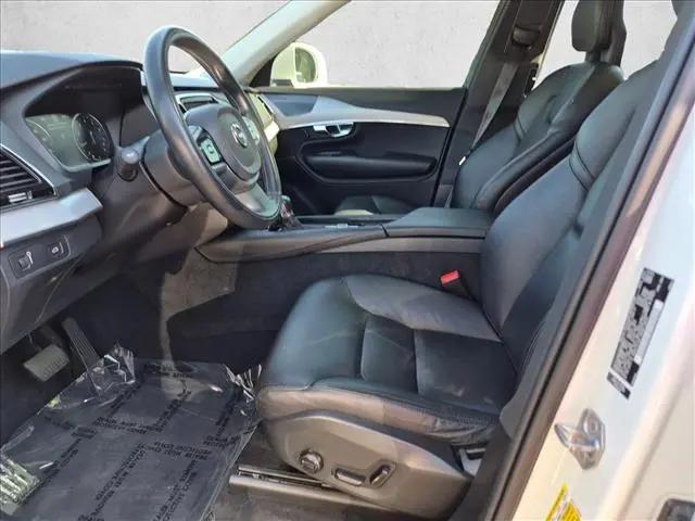 2021 Volvo XC90 T5 Momentum 7 Passenger