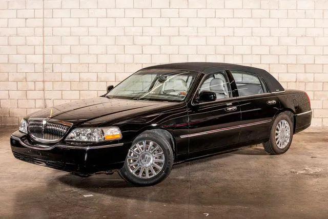 2004 Lincoln Town Car Ultimate for sale in Van Nuys, CA