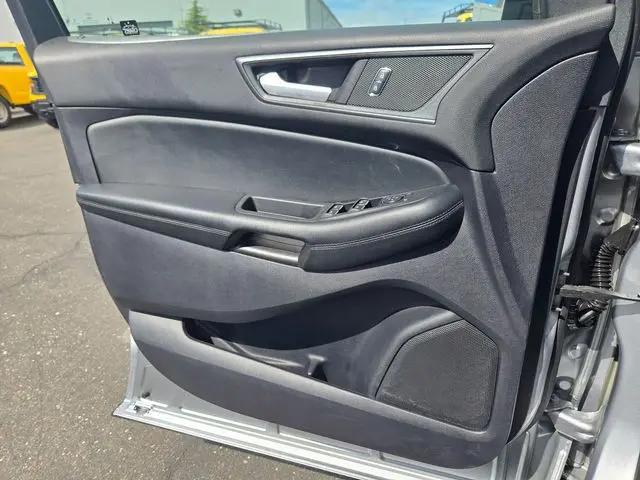 2020 Ford Edge SE
