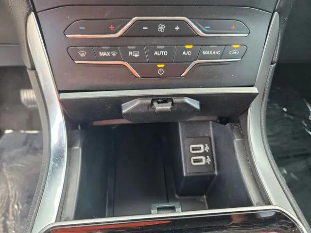 2020 Ford Edge SE