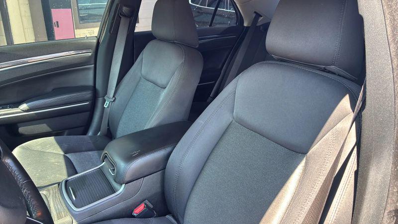 2021 Chrysler 300 Touring