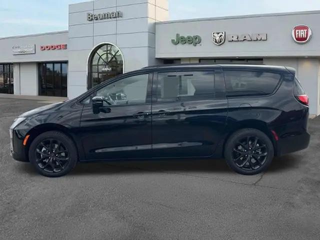 2027 Chrysler Pacifica Limited AWD