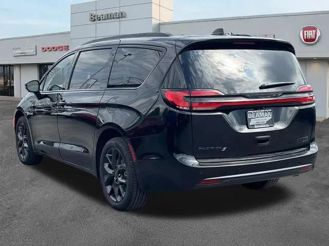2027 Chrysler Pacifica Limited AWD