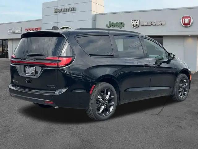 2027 Chrysler Pacifica Limited AWD