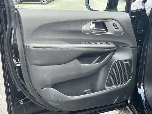 2027 Chrysler Pacifica Limited AWD