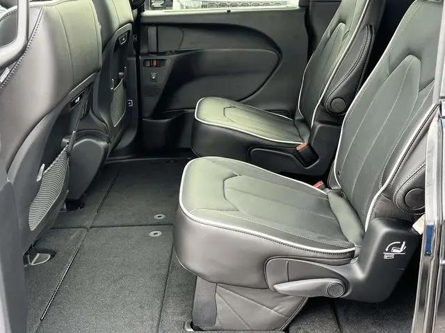 2027 Chrysler Pacifica Limited AWD