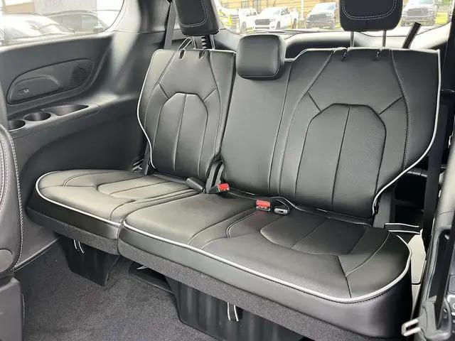 2027 Chrysler Pacifica Limited AWD