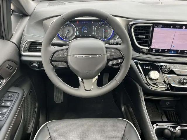 2027 Chrysler Pacifica Limited AWD