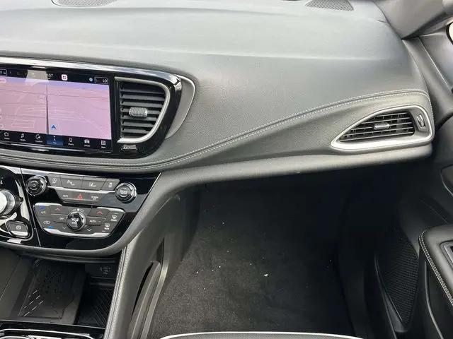 2027 Chrysler Pacifica Limited AWD