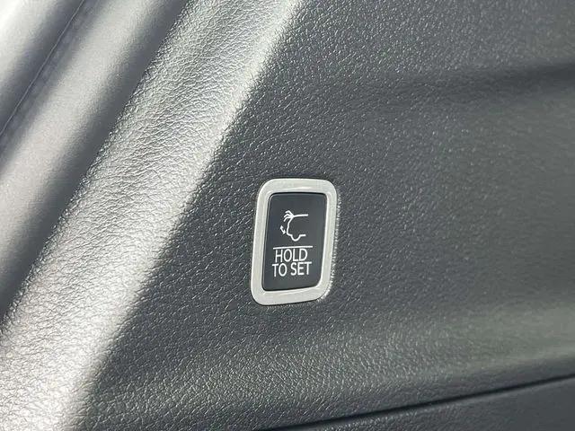 2027 Chrysler Pacifica Limited AWD