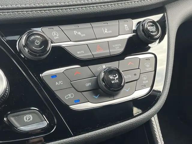 2027 Chrysler Pacifica Limited AWD