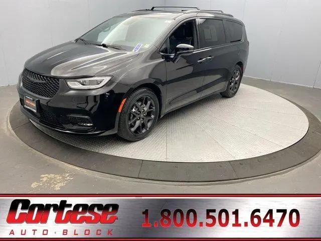 2025 Chrysler Pacifica Limited for sale in Rochester, NY