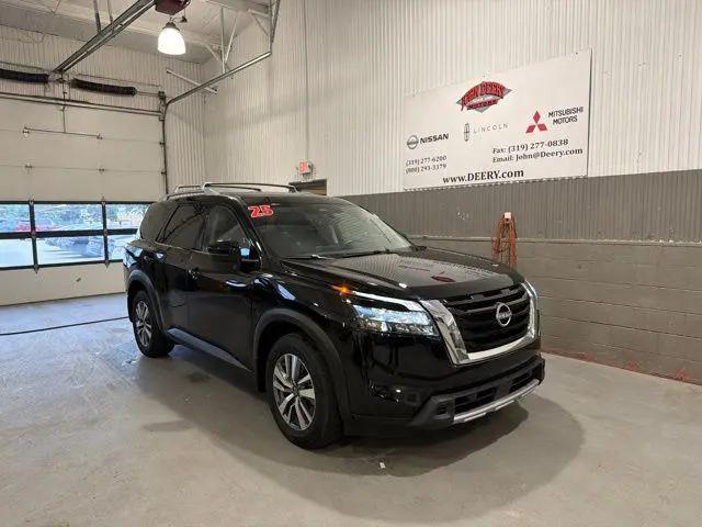 2025 Nissan Pathfinder SL 4WD for sale in Cedar Falls, IA