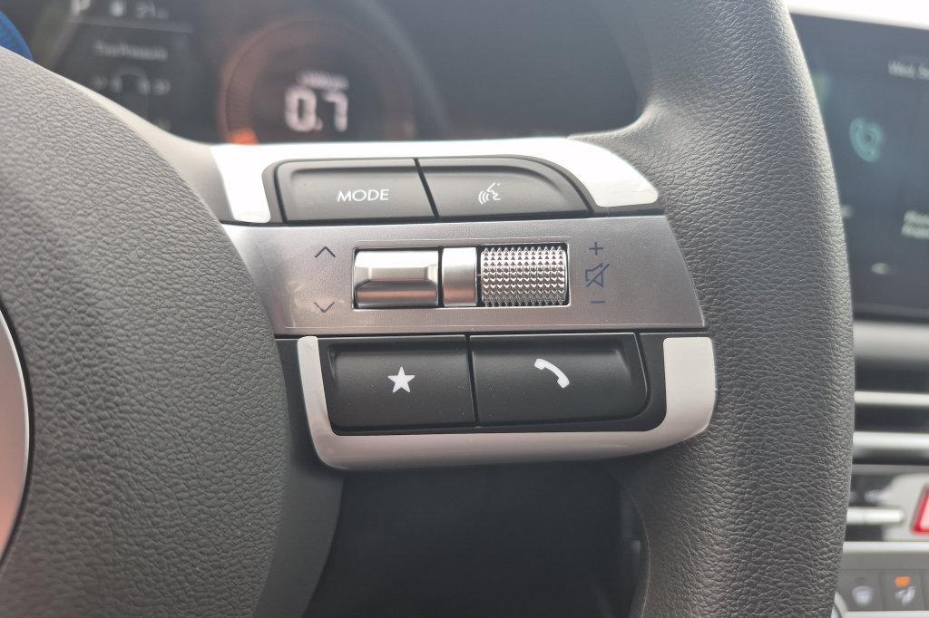New 2027 Gray Hyundai SE FWD image 28