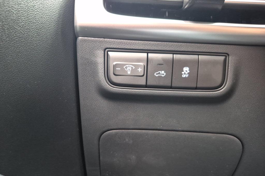 New 2027 Gray Hyundai SE FWD image 31