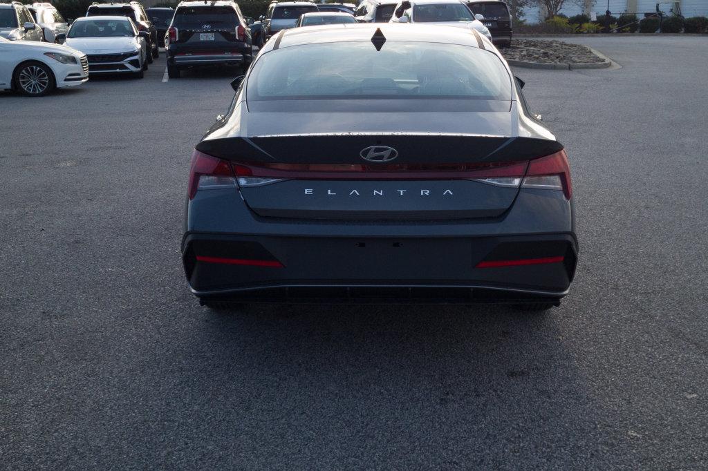 New 2026 Ecotronic Gray HYUNDAI SE image 6