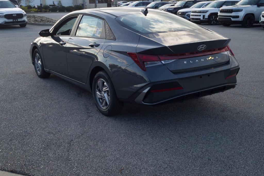 New 2026 Ecotronic Gray HYUNDAI SE image 8