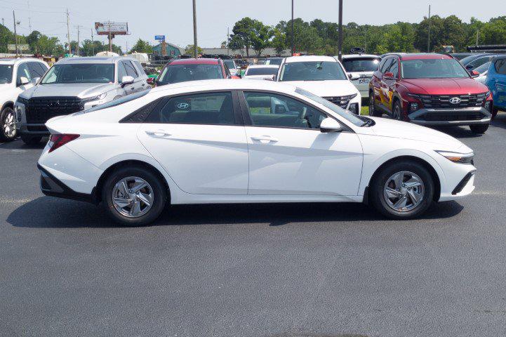 New 2026 Serenity White HYUNDAI SE image 4