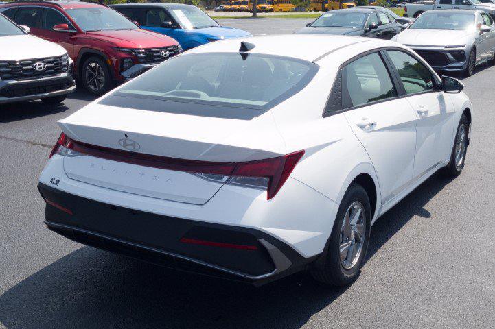 New 2026 Serenity White HYUNDAI SE image 5