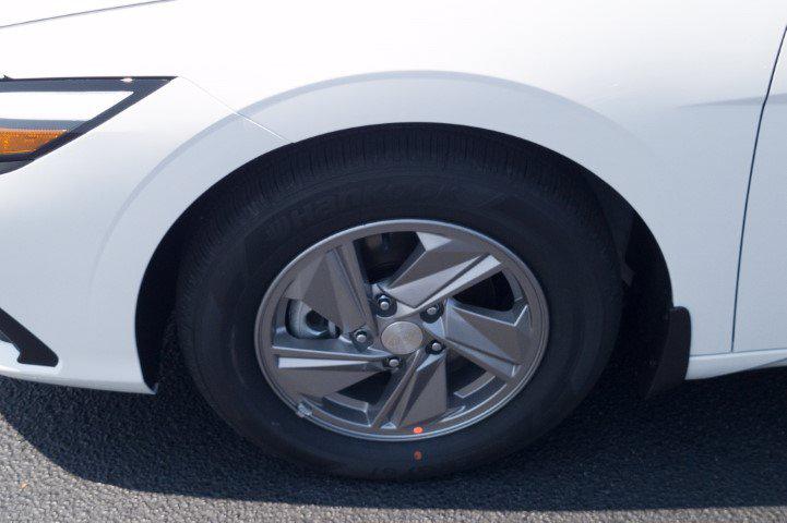 New 2026 Serenity White HYUNDAI SE image 10