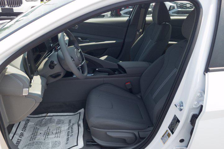 New 2026 Serenity White HYUNDAI SE image 12