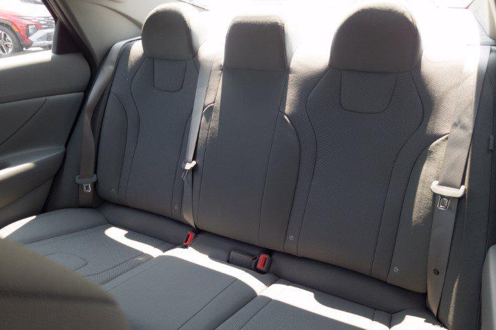 New 2026 Serenity White HYUNDAI SE image 13