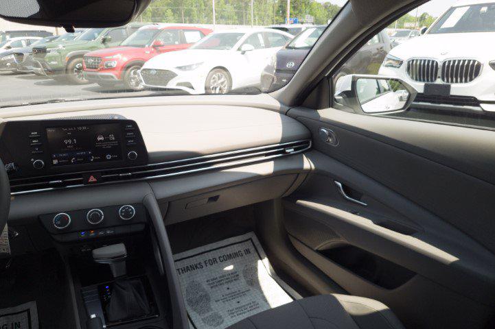 New 2026 Serenity White HYUNDAI SE image 17