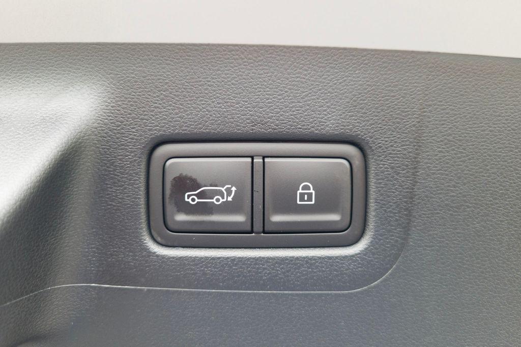 New 2026 Silver HYUNDAI SE FWD image 7