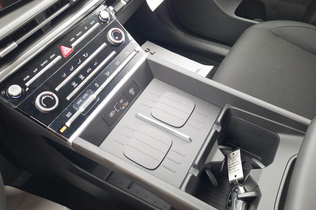 New 2026 Silver HYUNDAI SE FWD image 25