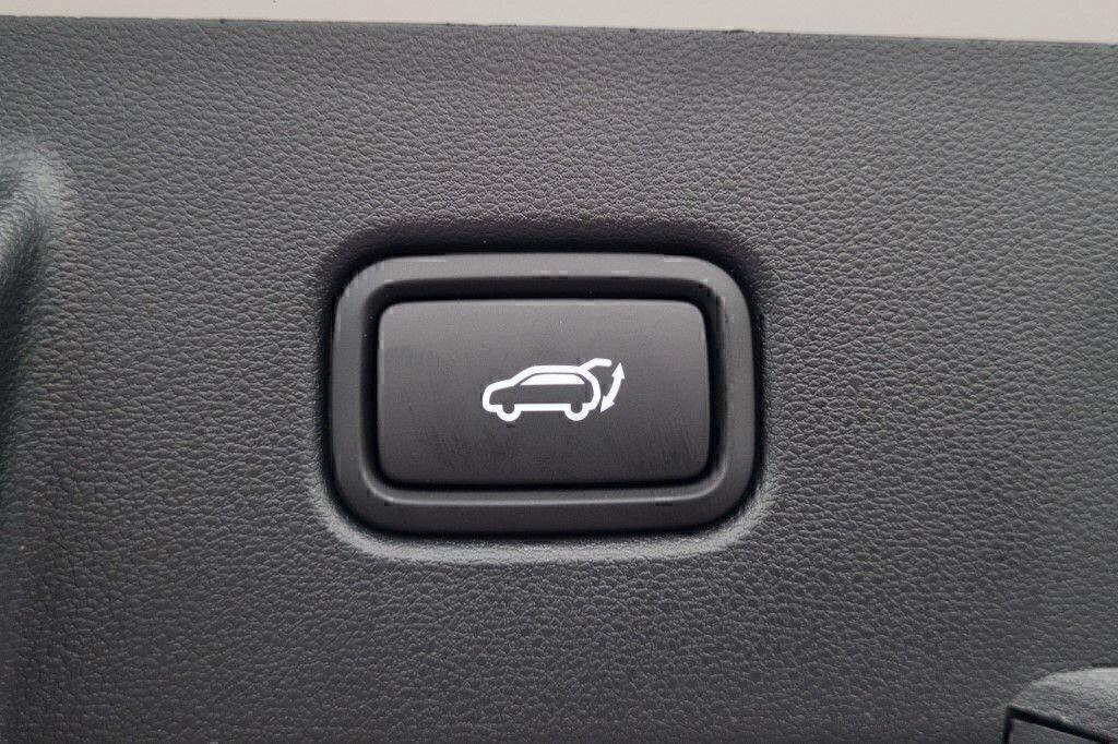 New 2026 White Pearl HYUNDAI Limited FWD image 8