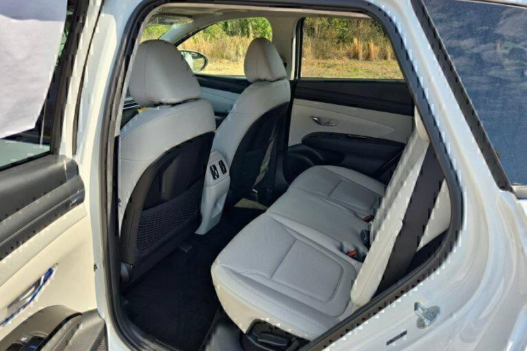 New 2026 White Pearl HYUNDAI Limited FWD image 17