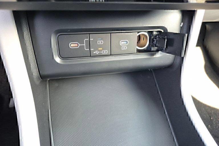 New 2026 White Pearl HYUNDAI Limited FWD image 28