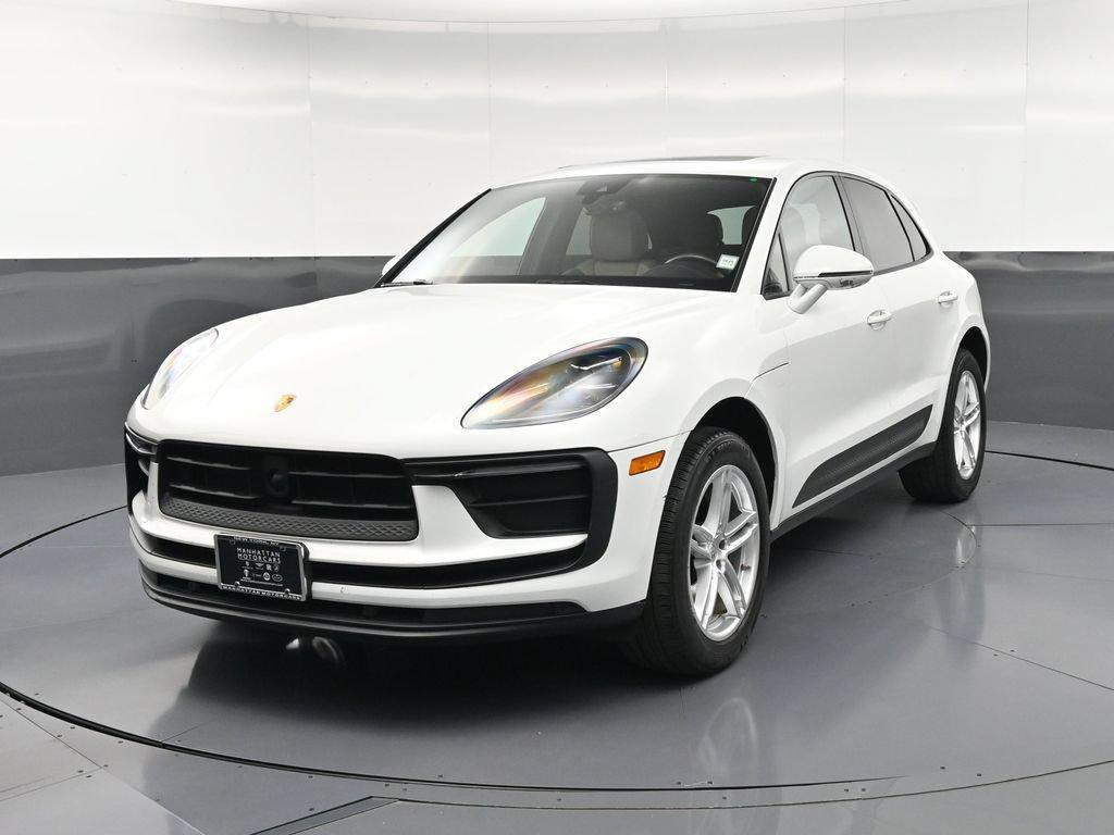 /2023 Porsche Macan