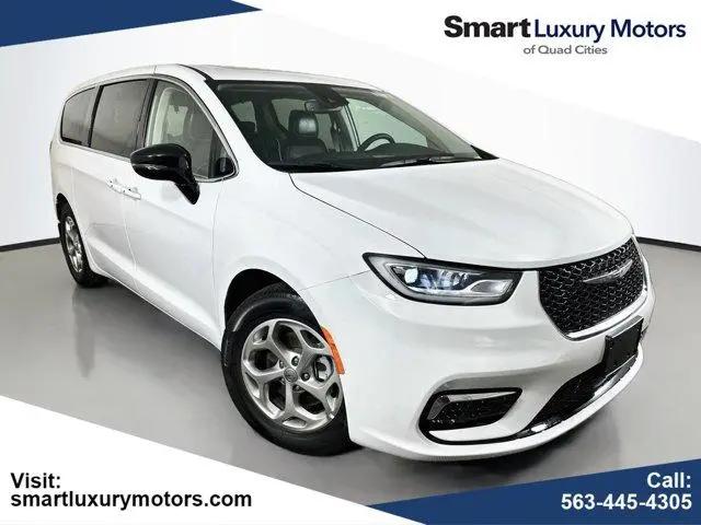 2024 Chrysler Pacifica Limited for sale in Davenport, IA