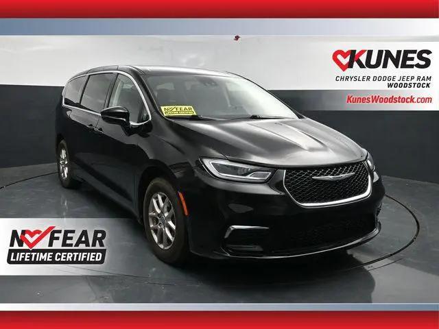 2024 Chrysler Pacifica Touring L for sale in Woodstock, IL