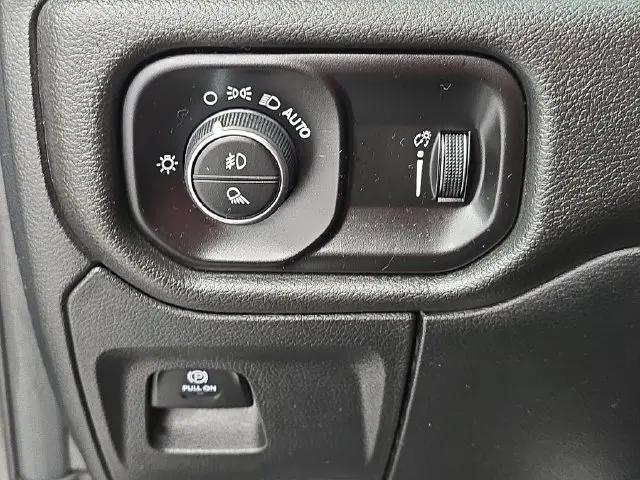 2026 Ram 1500 Express Crew Cab 4x2 57 Box