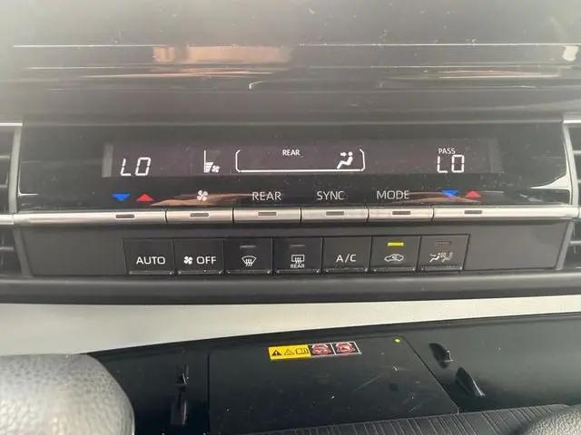 2025 Toyota Sienna LE