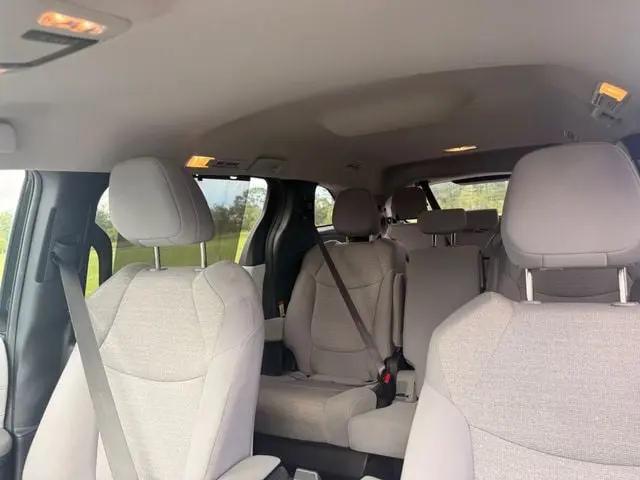 2025 Toyota Sienna LE