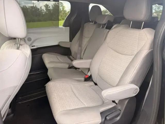 2025 Toyota Sienna LE