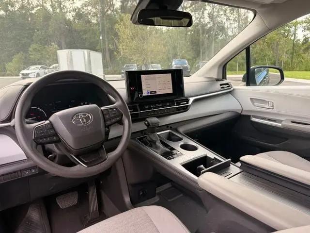 2025 Toyota Sienna LE