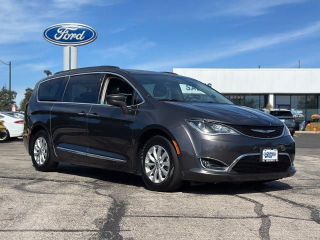 2017 Chrysler Pacifica Touring-L for sale in Manteno, IL