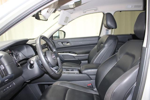 2025 Nissan Pathfinder SL FWD