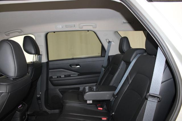 2025 Nissan Pathfinder SL FWD