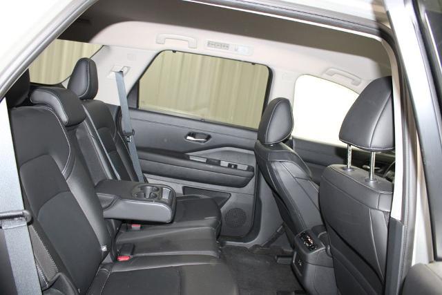 2025 Nissan Pathfinder SL FWD
