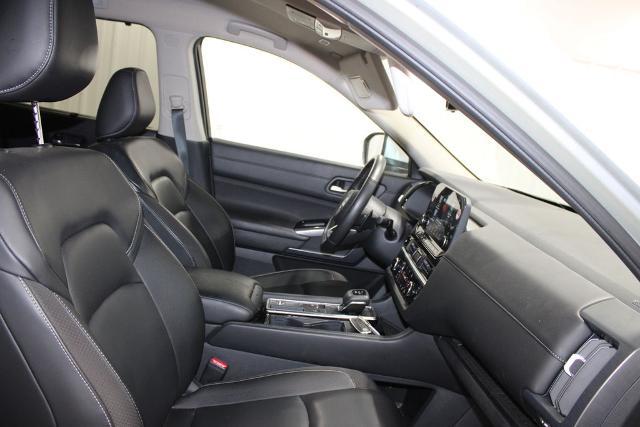 2025 Nissan Pathfinder SL FWD