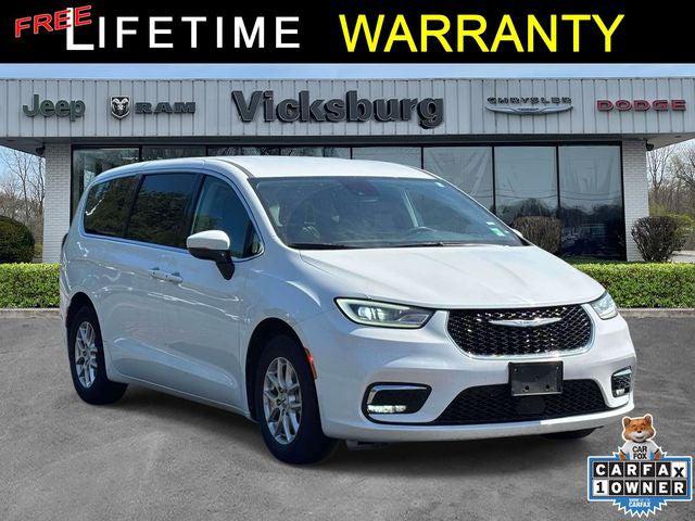 2023 Chrysler Pacifica Touring L for sale in Vicksburg, MI